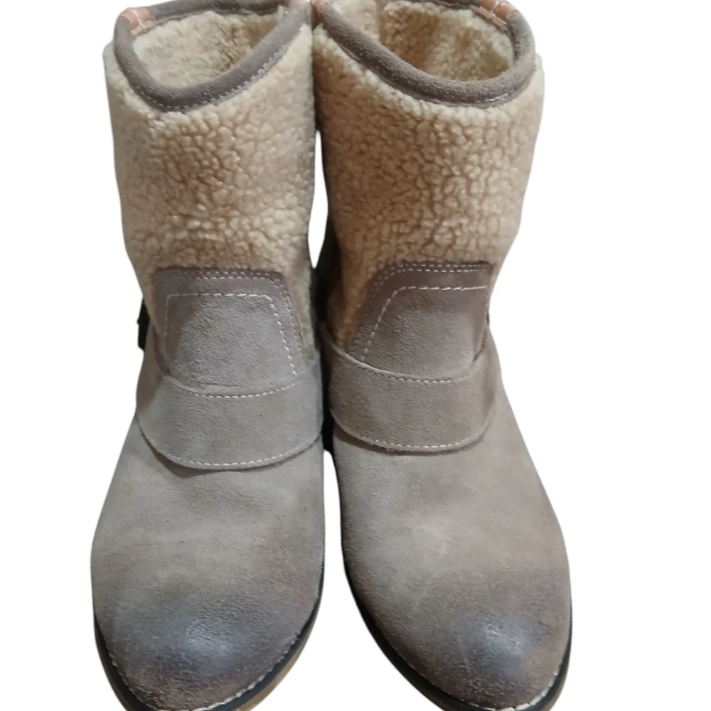 Kelci Dagger Sherpa Tan Beige Mid Booties Boots Buckle Womans 9.5 Outdoor